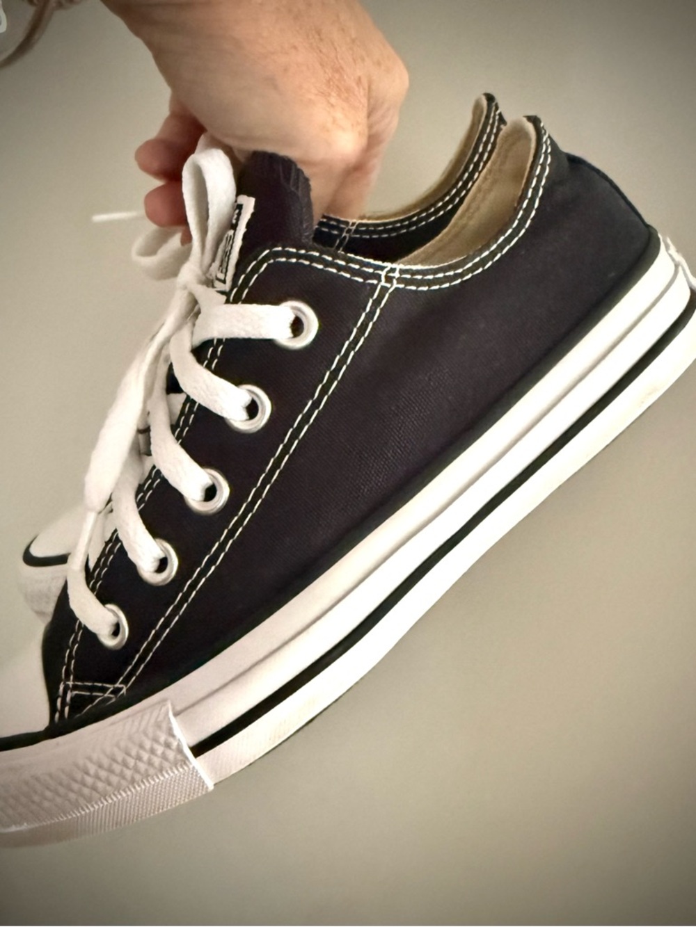 Converse Black & White Women’s Size 6 Low Top Sneakers - Picture 5 of 9